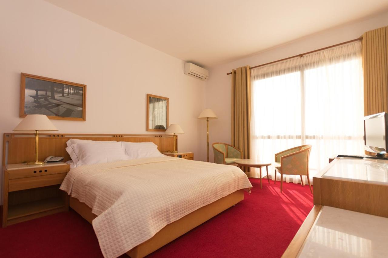 Chateau Linza Resort Tirana Esterno foto