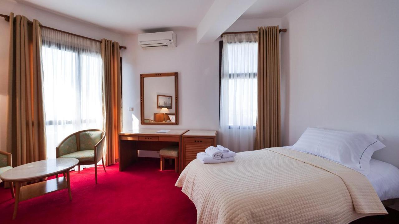 Chateau Linza Resort Tirana Esterno foto