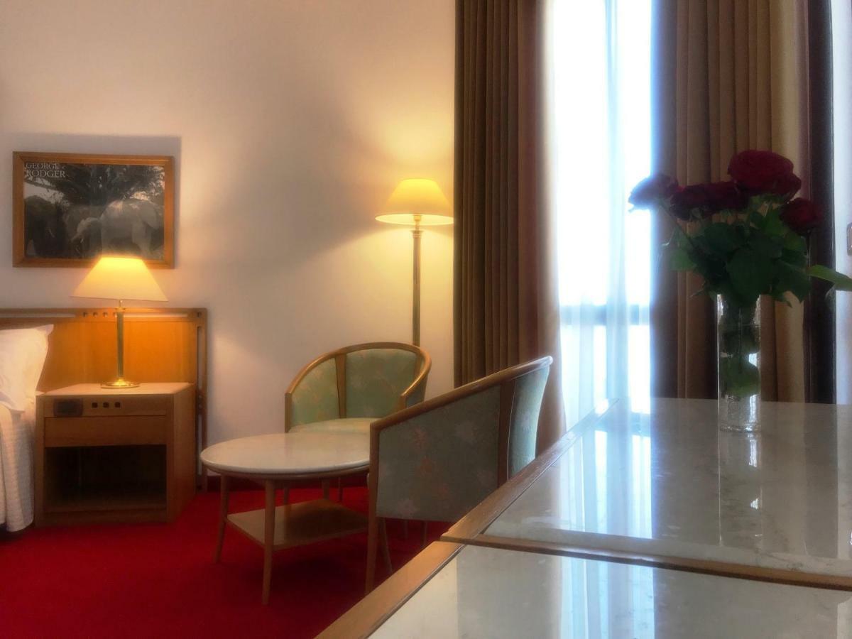 Chateau Linza Resort Tirana Esterno foto