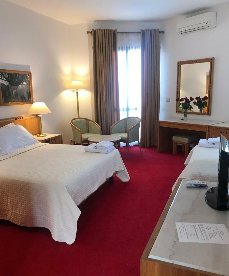 Chateau Linza Resort Tirana Esterno foto