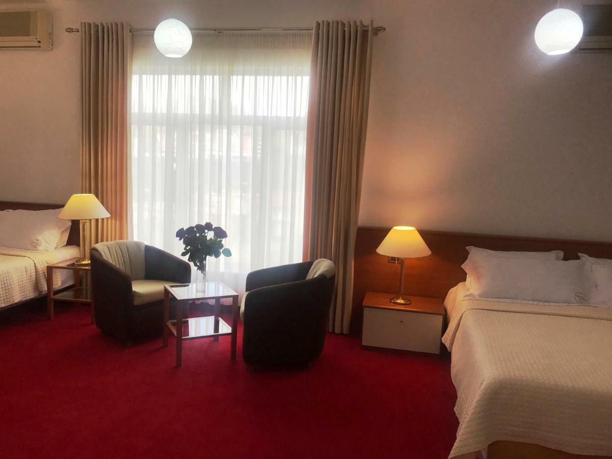 Chateau Linza Resort Tirana Esterno foto