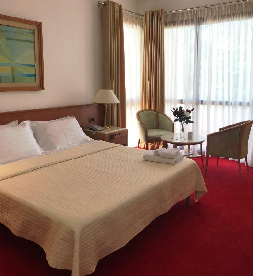 Chateau Linza Resort Tirana Esterno foto